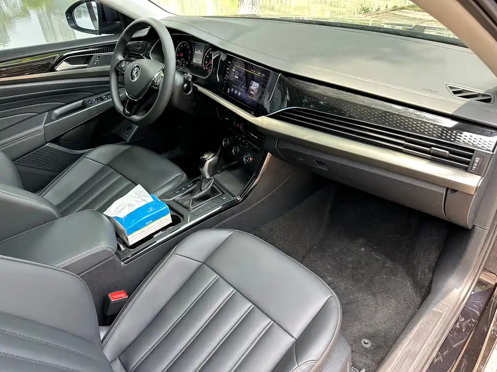 VOLKSWAGEN PASSAT 2020