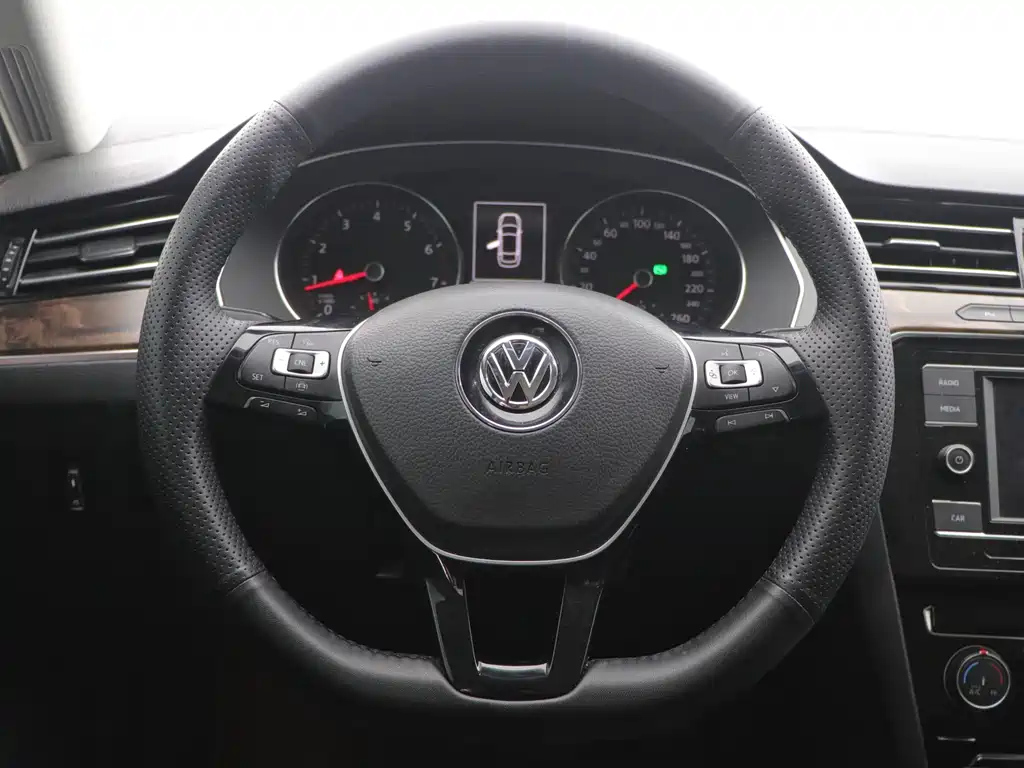 VOLKSWAGEN MAGOTAN 2020