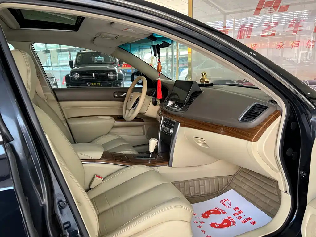 NISSAN TEANA 2011