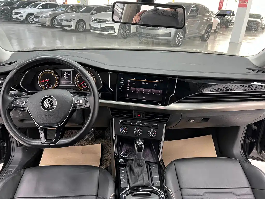 VOLKSWAGEN PASSAT 2021