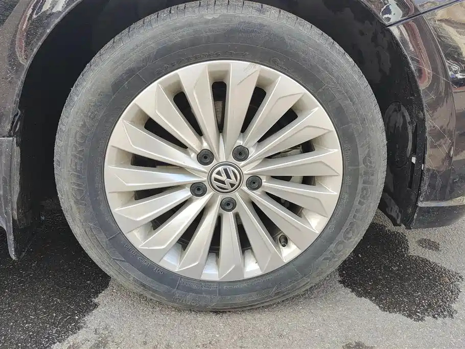 VOLKSWAGEN LAVIDA 2019