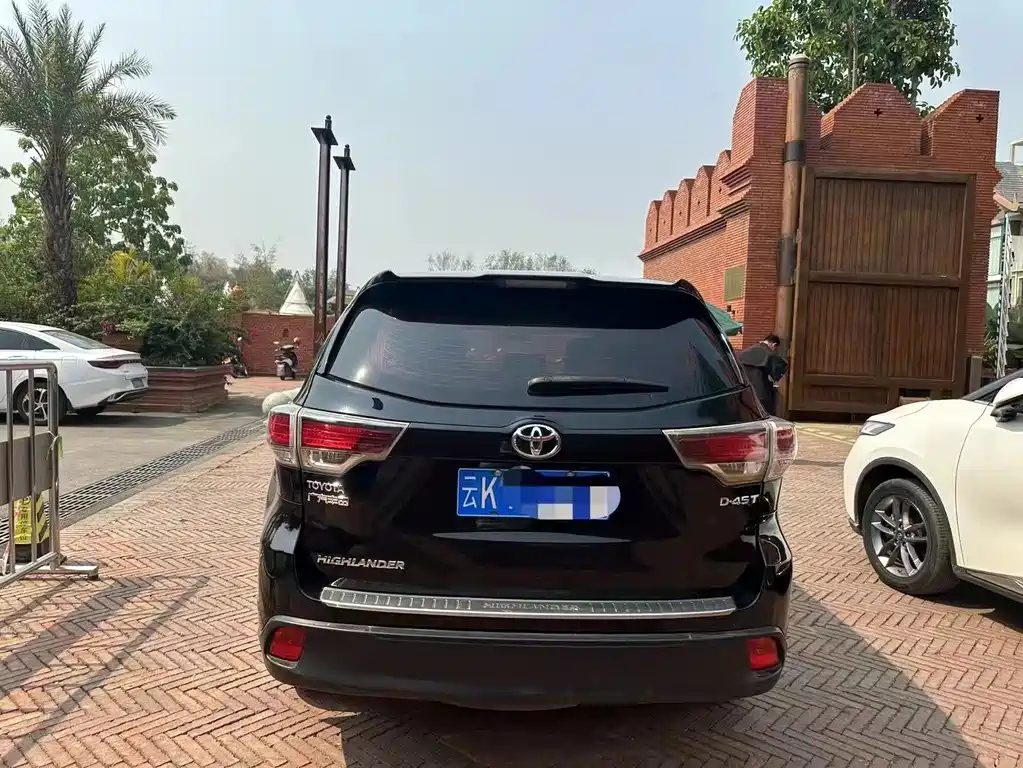 TOYOTA HIGHLANDER 2015