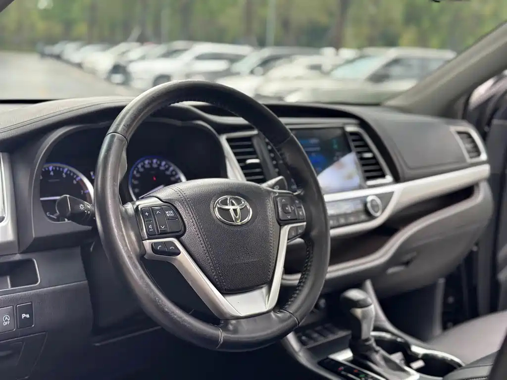 TOYOTA HIGHLANDER 2019