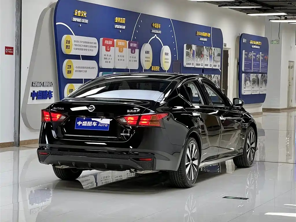 NISSAN TEANA 2023
