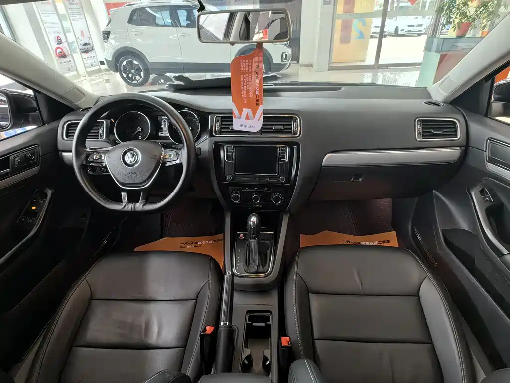 VOLKSWAGEN SAGITAR 2018