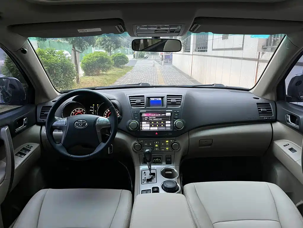 TOYOTA HIGHLANDER 2011