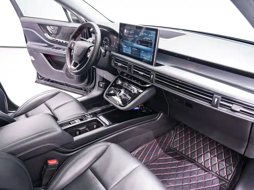LINCOLN ADVENTURER 2021