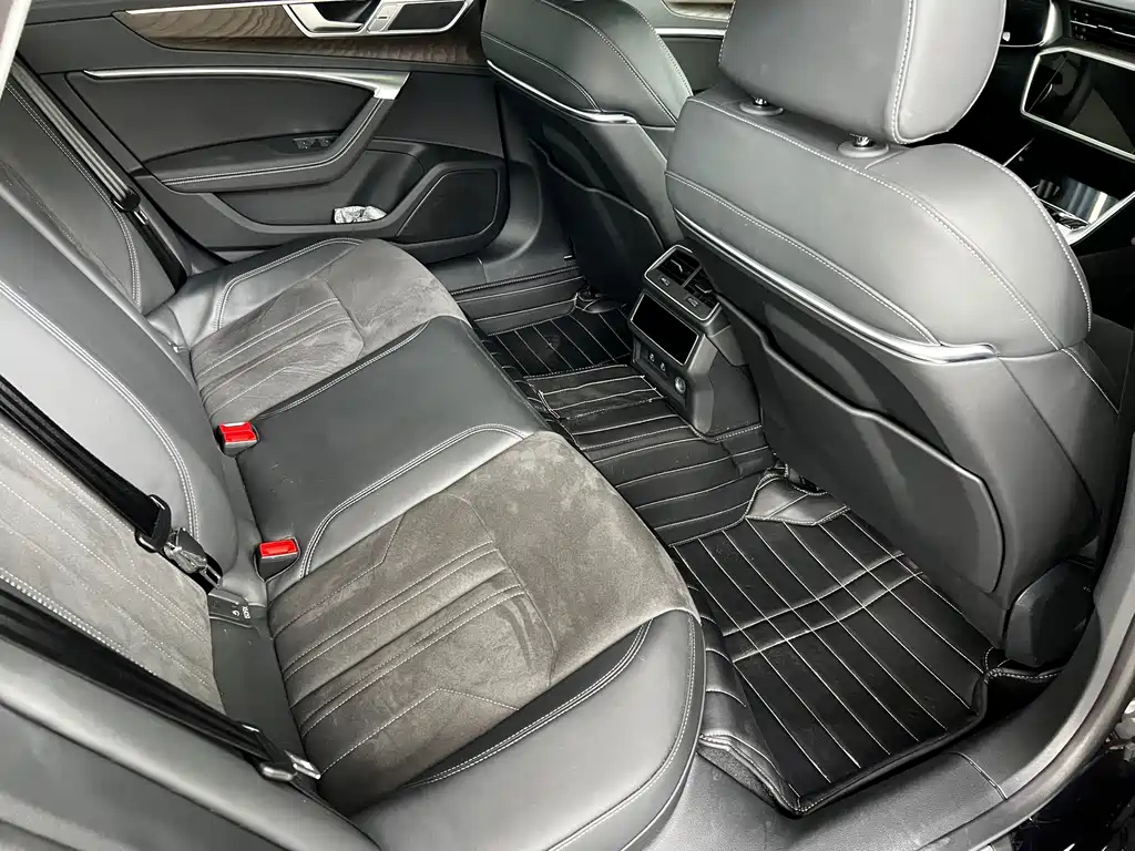 AUDI A7L 2024