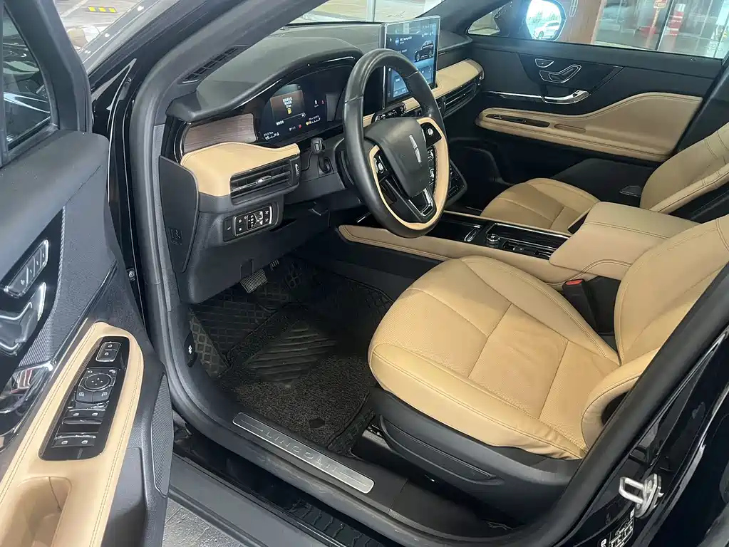 LINCOLN ADVENTURER 2022