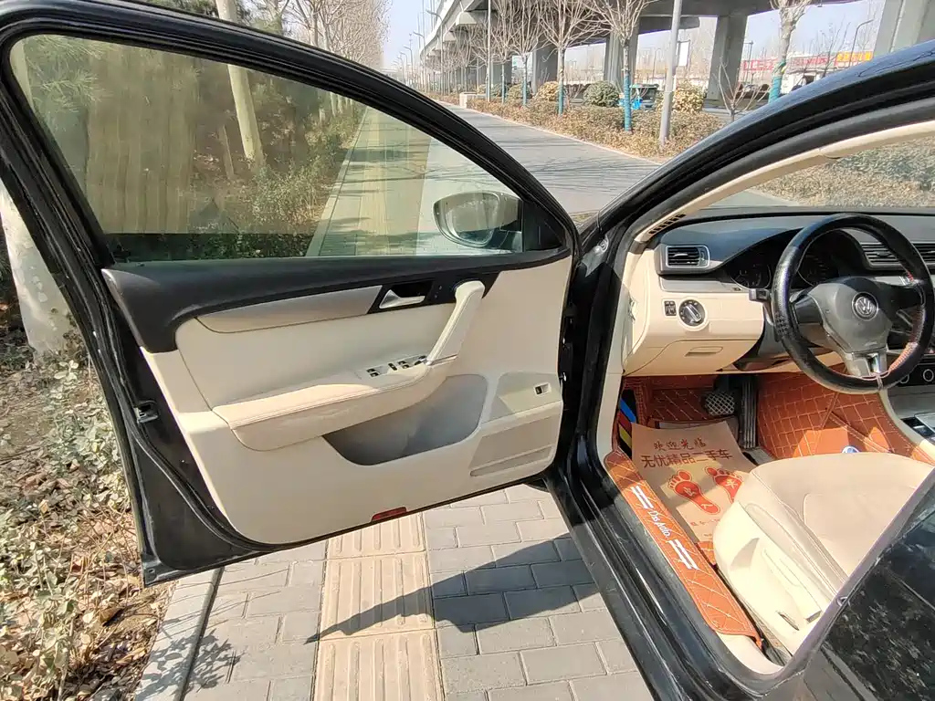 VOLKSWAGEN MAGOTAN 2012