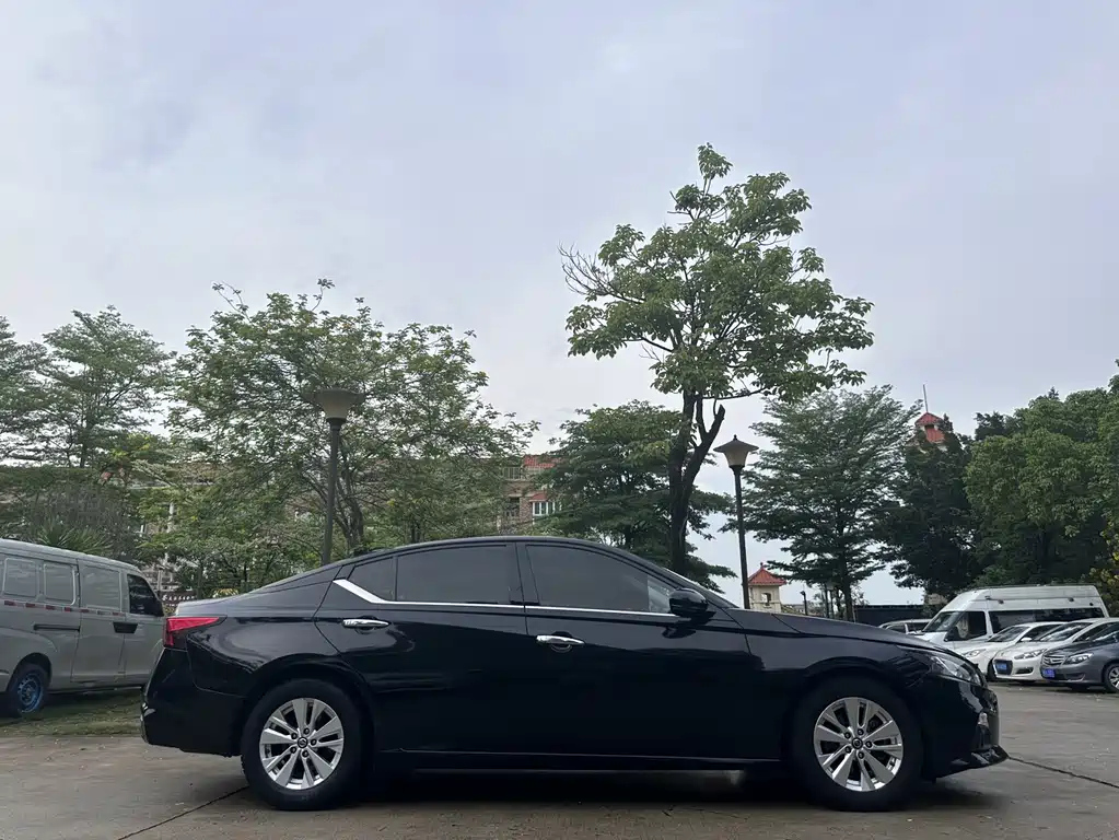 NISSAN TEANA 2019
