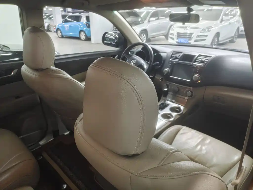 TOYOTA HIGHLANDER 2013