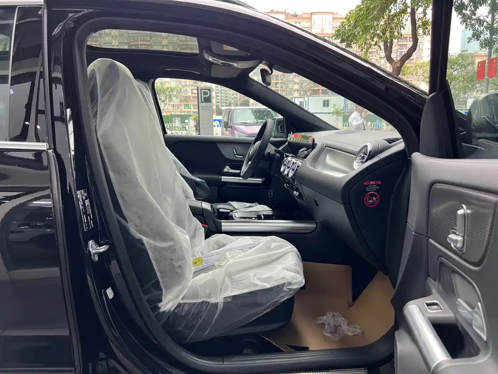 MERCEDES BENZ GLA 2024