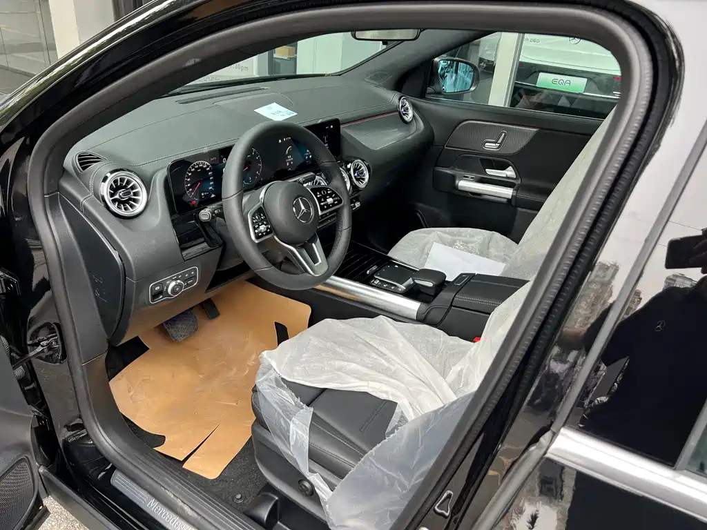 MERCEDES BENZ GLA 2024