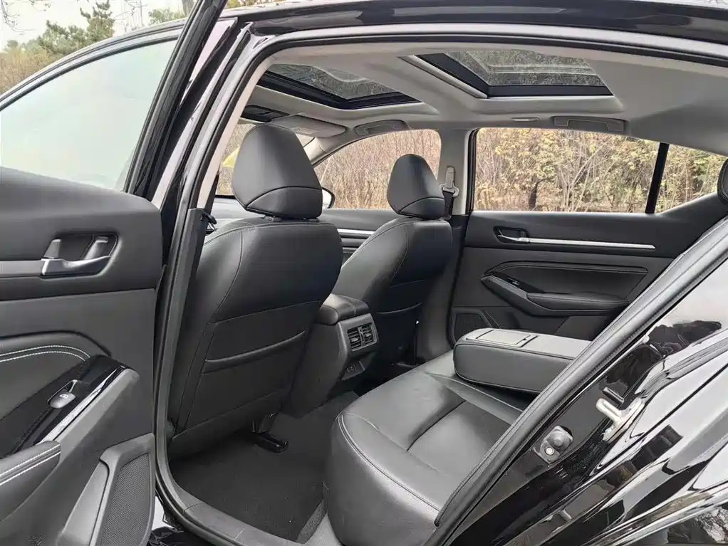 NISSAN TEANA 2023