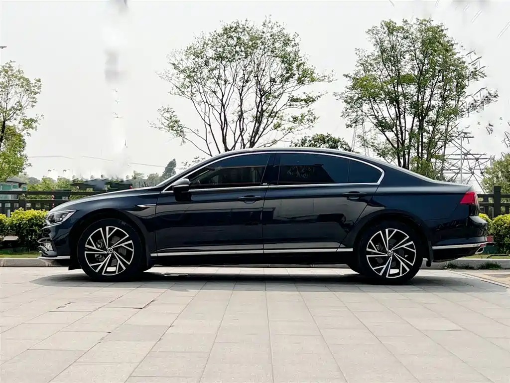 VOLKSWAGEN MAGOTAN 2021