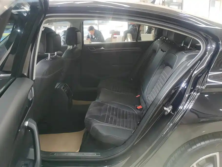 VOLKSWAGEN MAGOTAN 2022