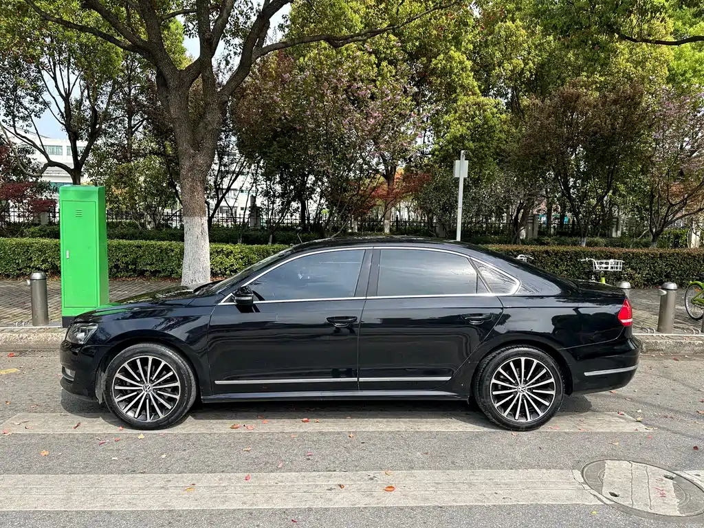 VOLKSWAGEN PASSAT 2015