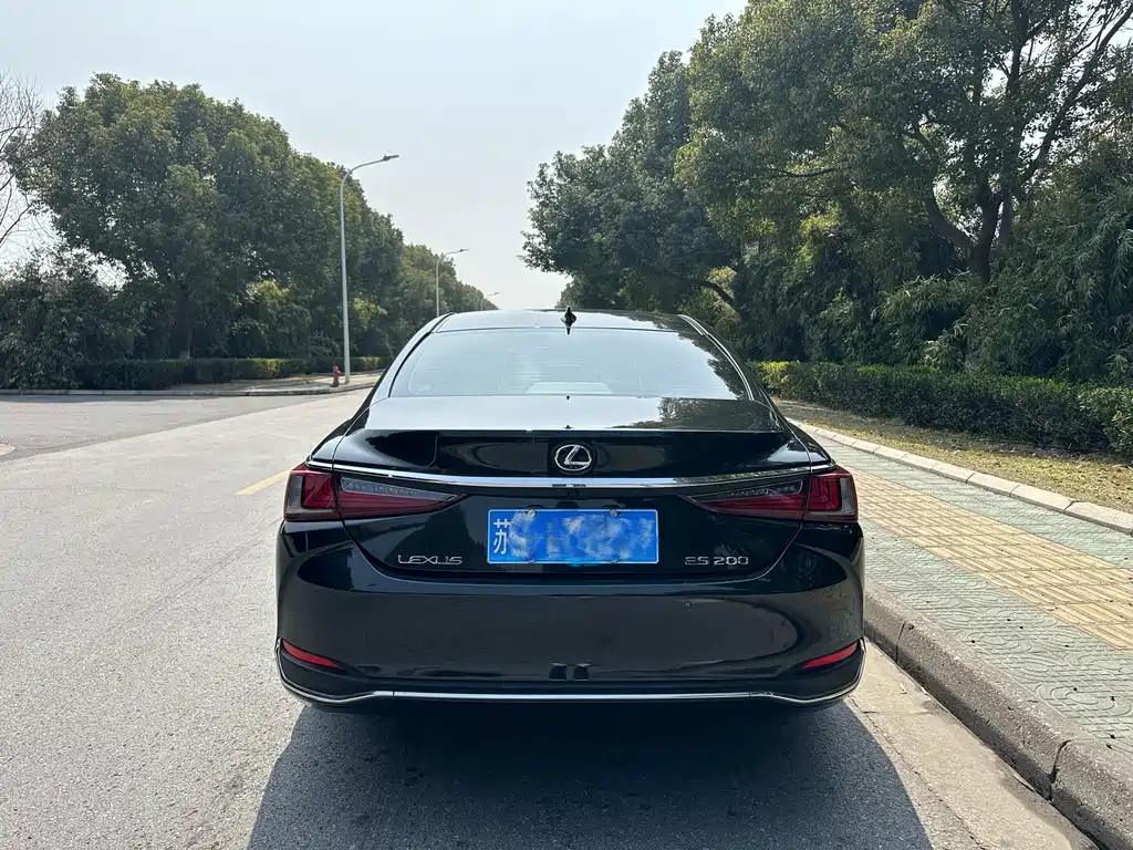 LEXUS ES 2020