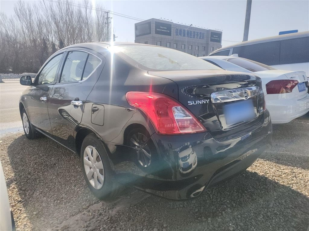 NISSAN SUNNY 2015
