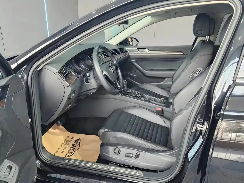 VOLKSWAGEN MAGOTAN 2020