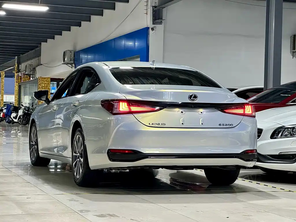 LEXUS ES 2022