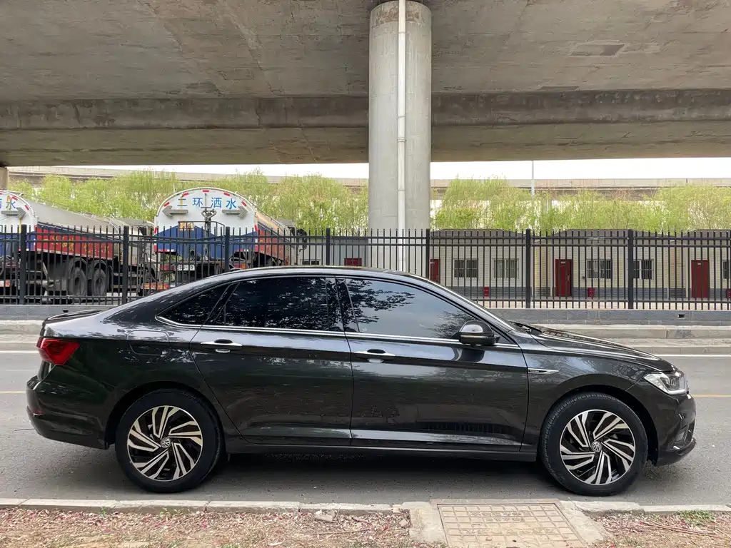 VOLKSWAGEN SAGITAR 2021