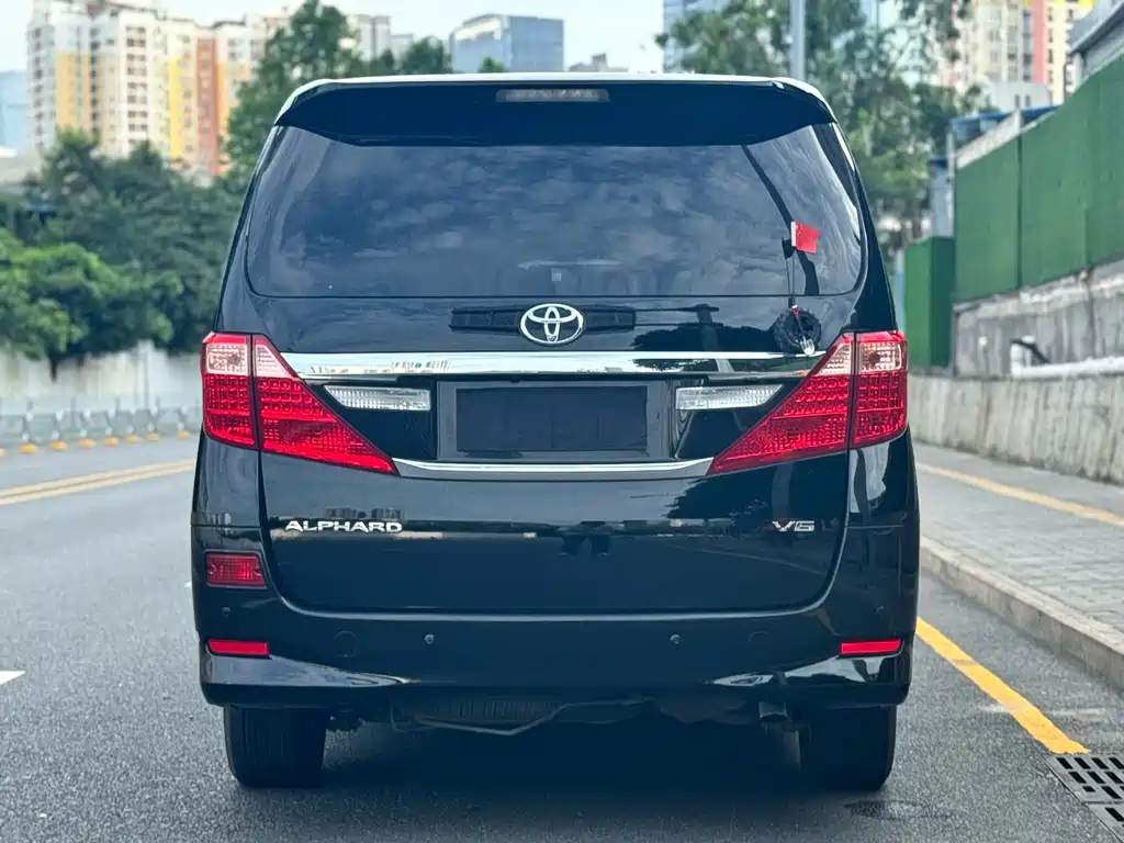 TOYOTA ALPHARD 2013