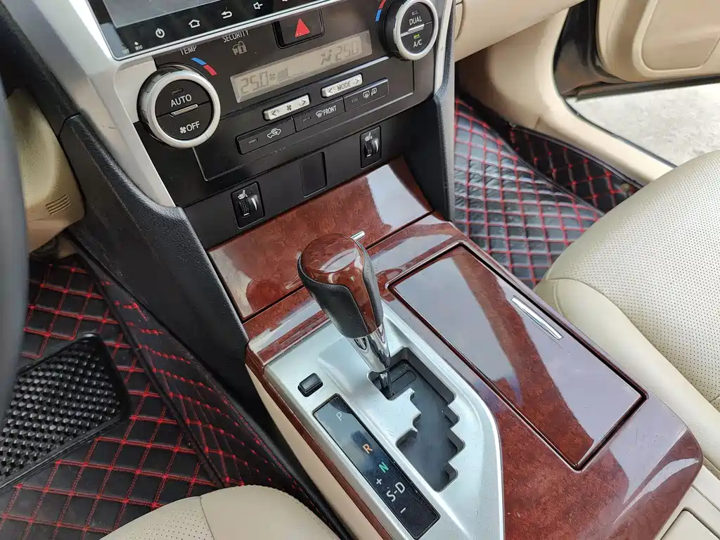TOYOTA CAMRY 2014