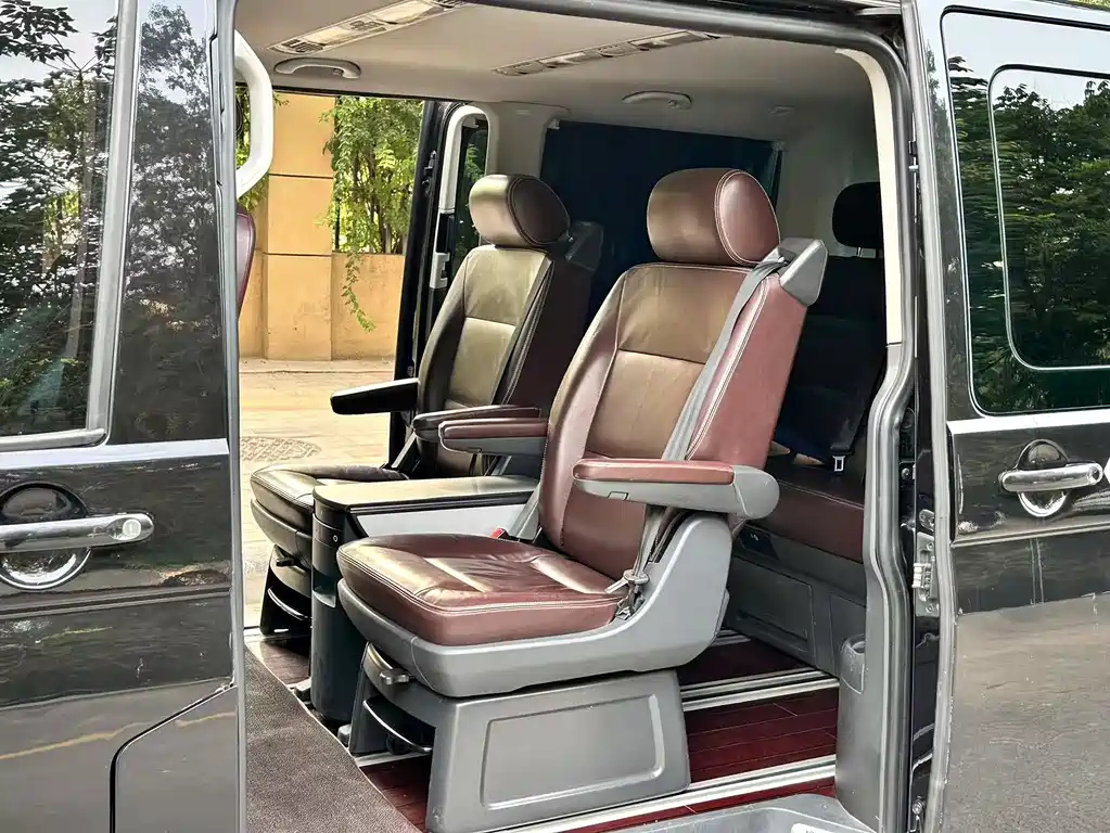 VOLKSWAGEN MULTIVAN 2012