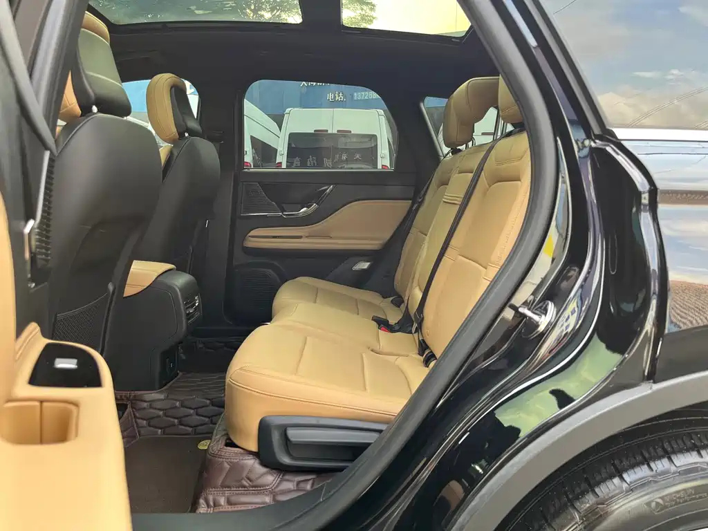 LINCOLN ADVENTURER 2020