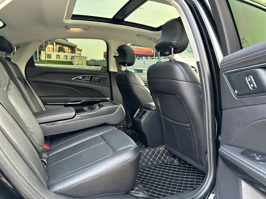 FORD TAURUS 2021