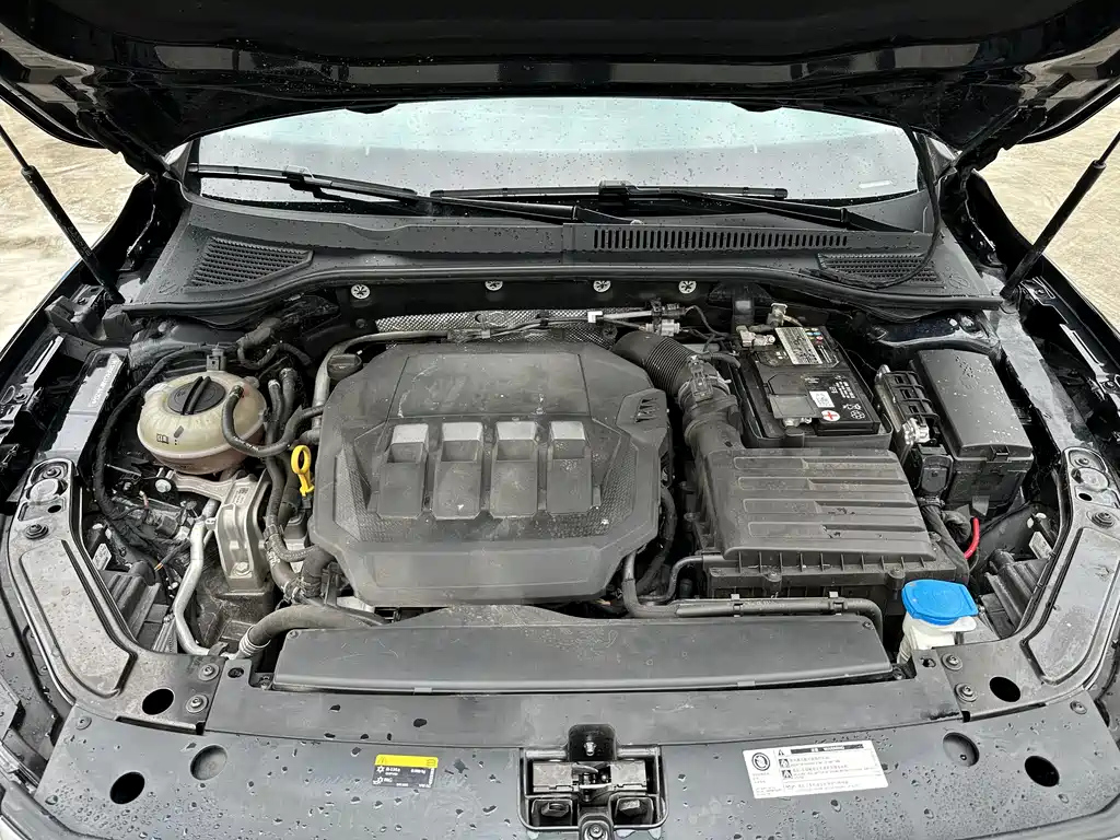 VOLKSWAGEN PASSAT 2023