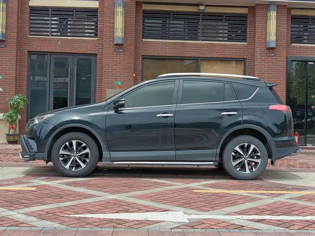 TOYOTA RAV4 RONGFANG 2017