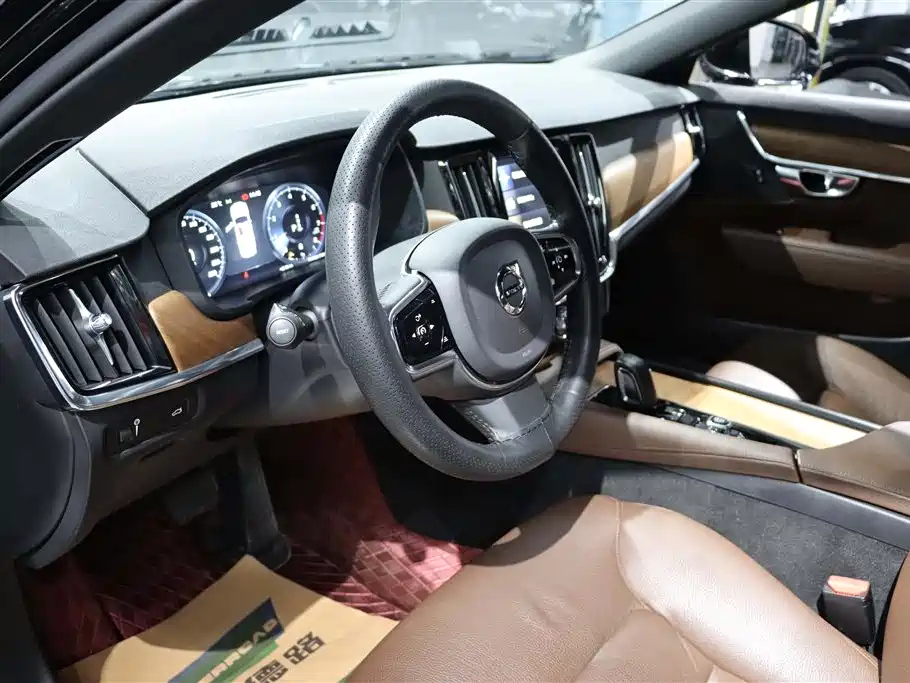 VOLVO S90 2021