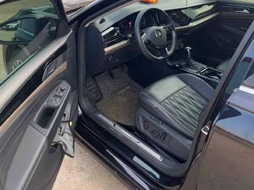 VOLKSWAGEN PASSAT 2019