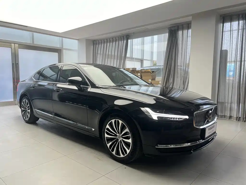 VOLVO S90 2023