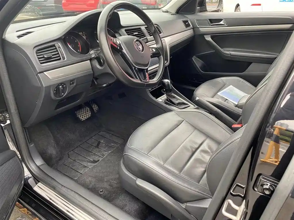 VOLKSWAGEN LAVIDA 2018