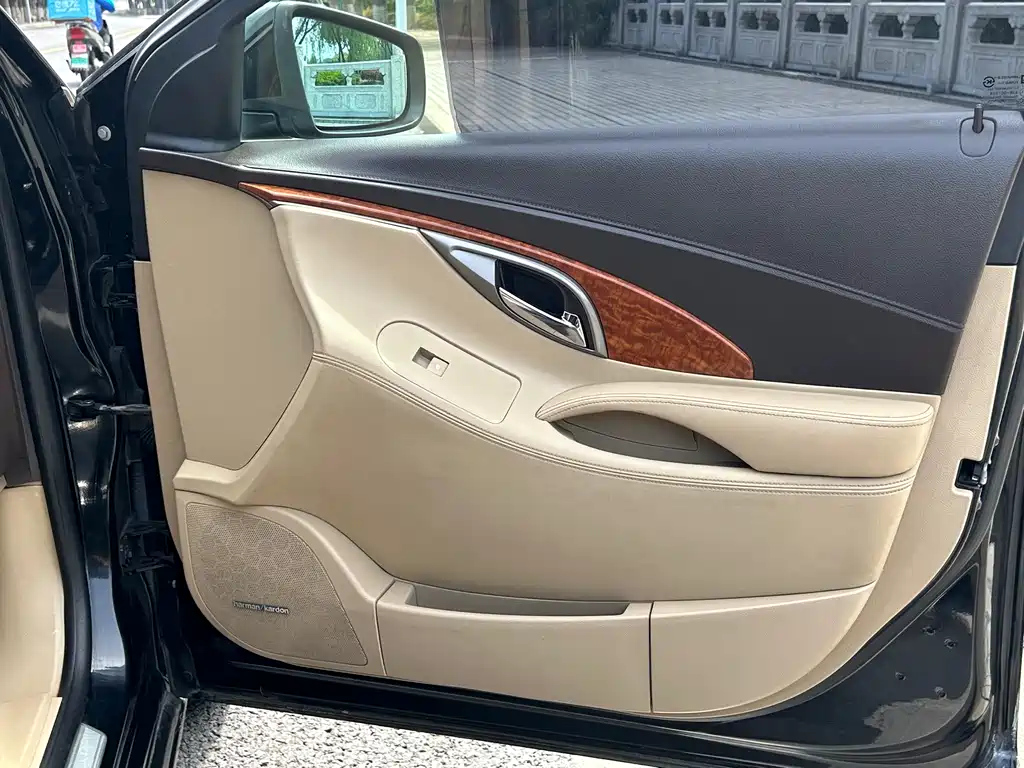 BUICK LACROSSE 2012