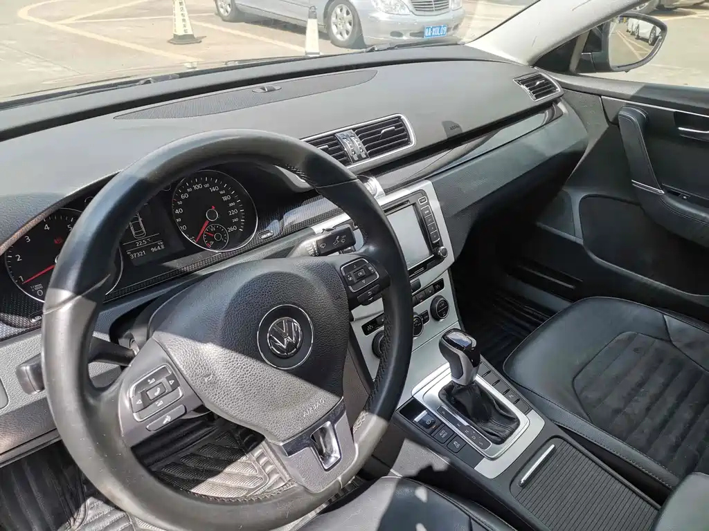 VOLKSWAGEN MAGOTAN 2015