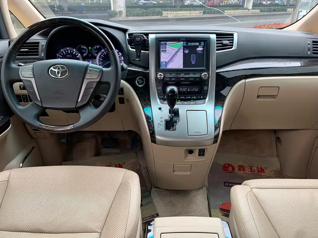 TOYOTA ALPHARD 2012