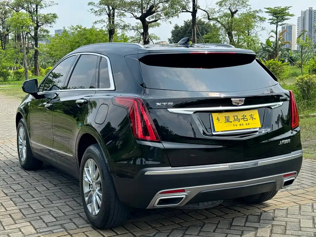 CADILLAC XT5 2021