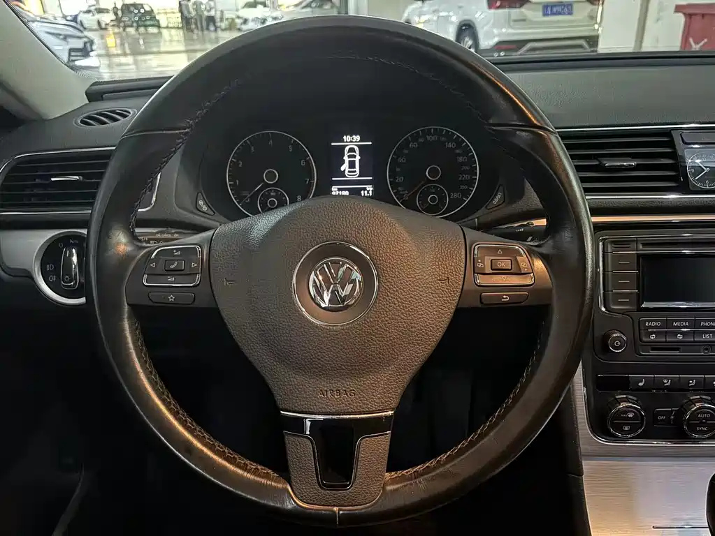 VOLKSWAGEN PASSAT 2016