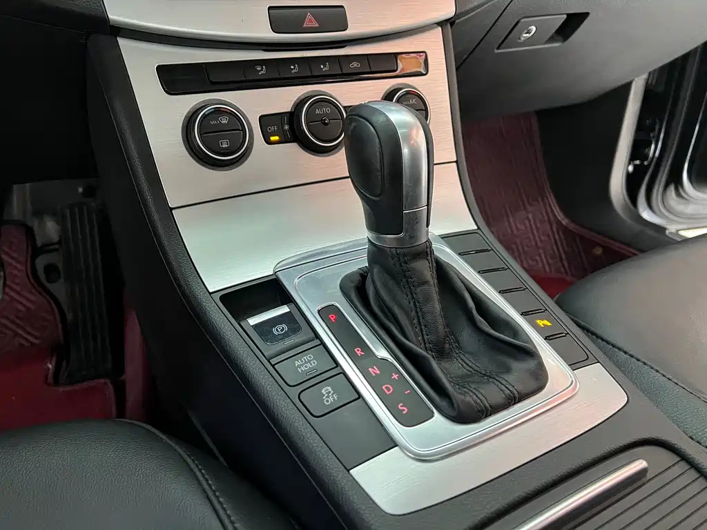VOLKSWAGEN MAGOTAN 2016
