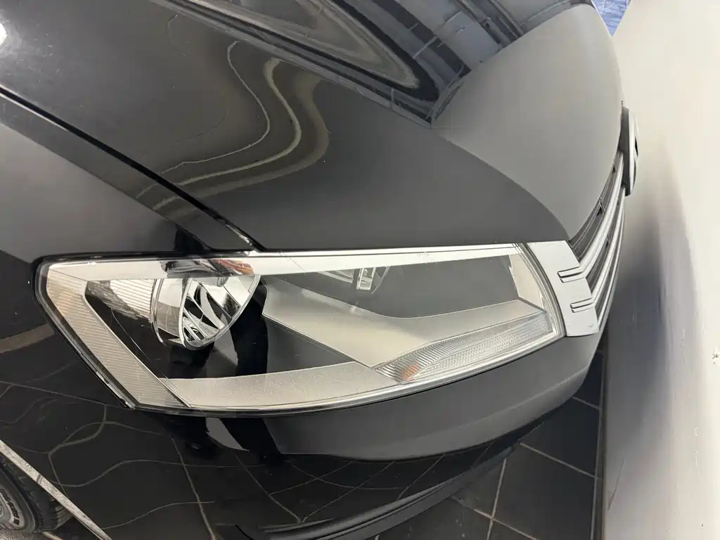 VOLKSWAGEN LAVIDA 2015