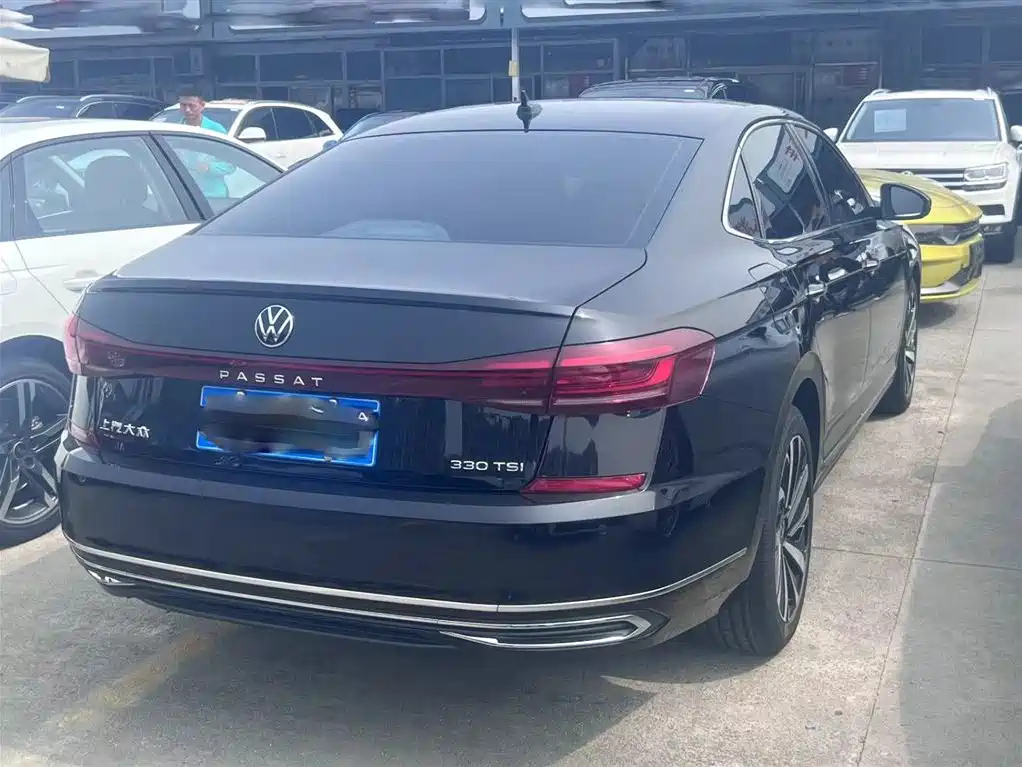 VOLKSWAGEN PASSAT 2023