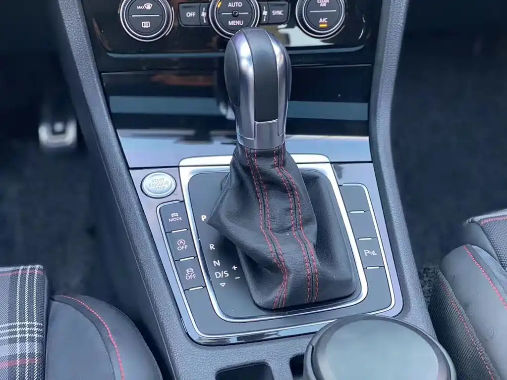 VOLKSWAGEN GOLF 2018