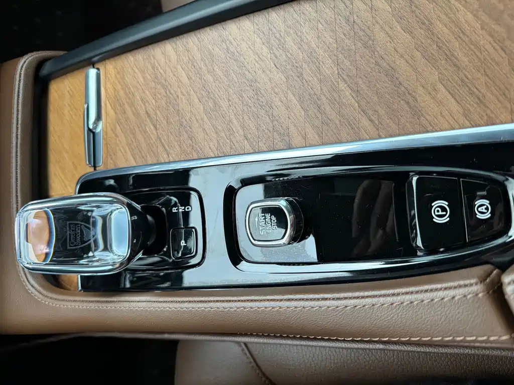 VOLVO S90 2023