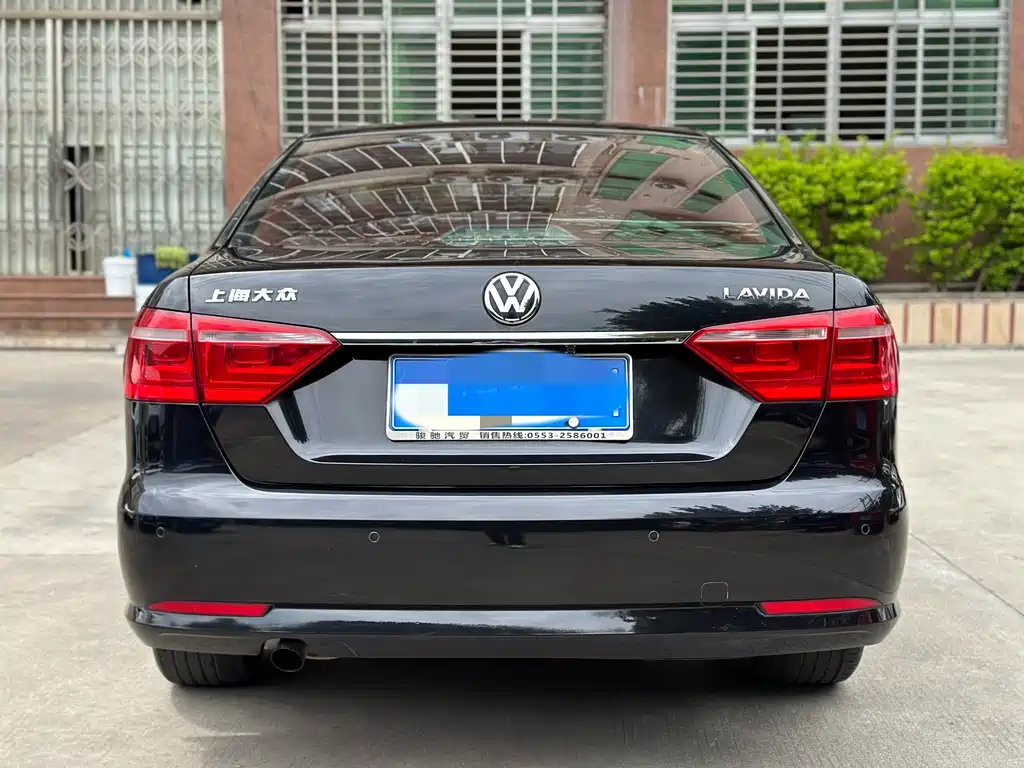 VOLKSWAGEN LAVIDA 2014