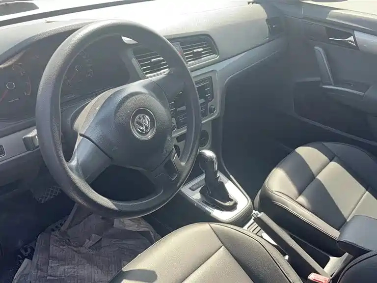 VOLKSWAGEN LAVIDA 2013